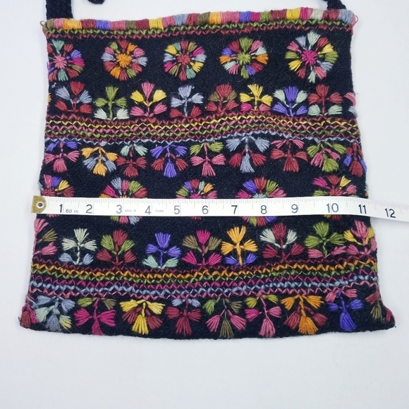 Bohemian Embroidery‎ Medium Size Knit Bag - Picture 2 of 6